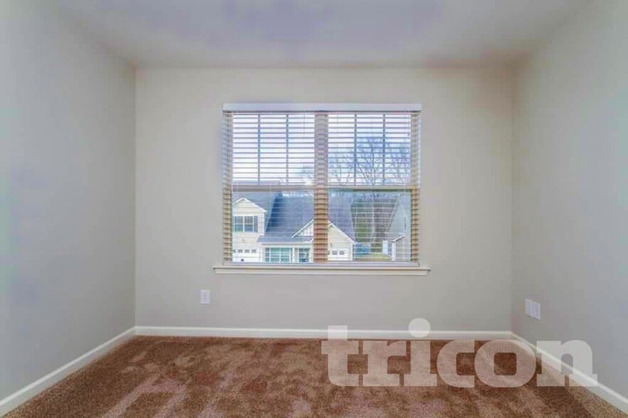 Building Photo - 1093 Neeleys Bend E