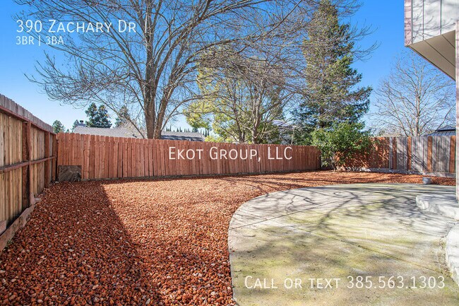 Building Photo - 390 Zachary Dr