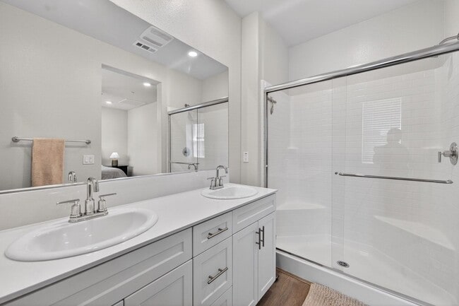 Building Photo - 40379 Melrose Dr