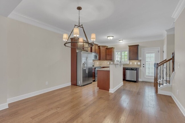 Building Photo - Charming Townhome in the Heart of Berry Fa...