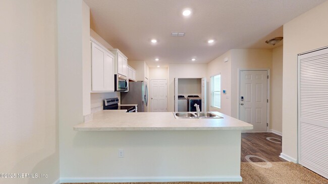 Building Photo - 93 Scotch Pebble Dr