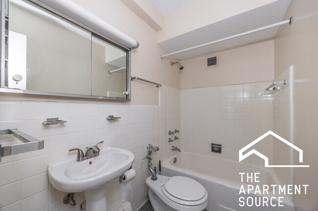 Building Photo - 1400 Chicago Ave