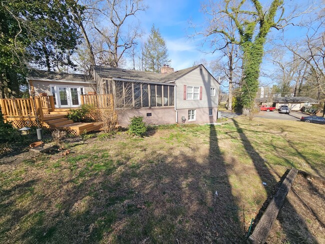 Building Photo - Knoxville 37919 - 4 Bedroom, 3 Bath Home -...