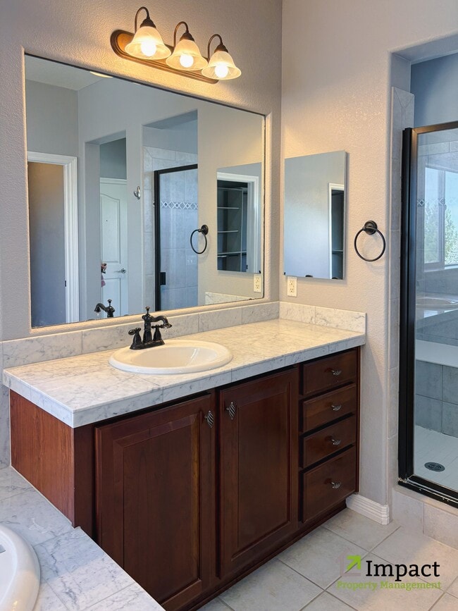 Building Photo - 10862 Glengate Cir