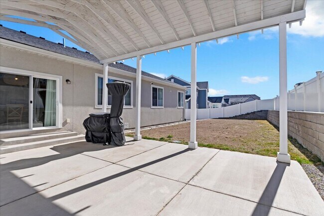 Building Photo - Gorgeous 5 Bedroom Home in Saratoga Springs!