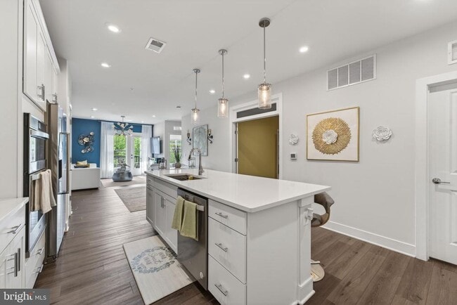 Building Photo - 102 St Ives Pl