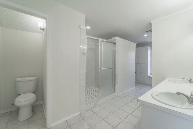 Building Photo - Opportunity Knocking with this HUGE home a...