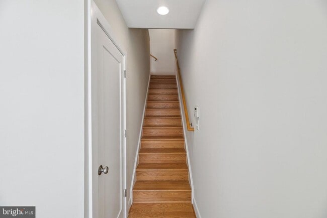 Building Photo - 5627 45th Ave