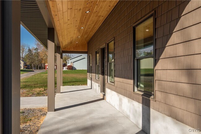 Building Photo - 118a Kirkland Ave