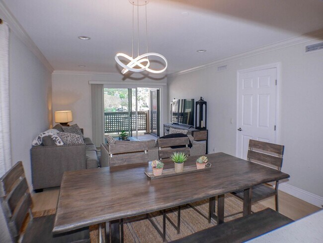 Building Photo - RARE Offering 2BD/2BA - Condo of secured building in highly sought after Boutique Bella Capri bui...