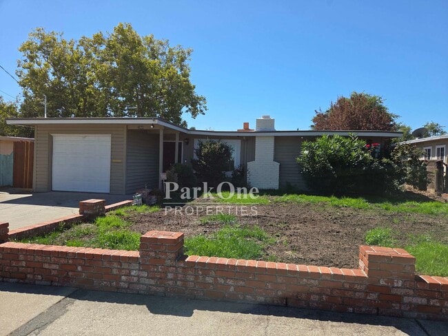 Building Photo - Single Level Concord Home