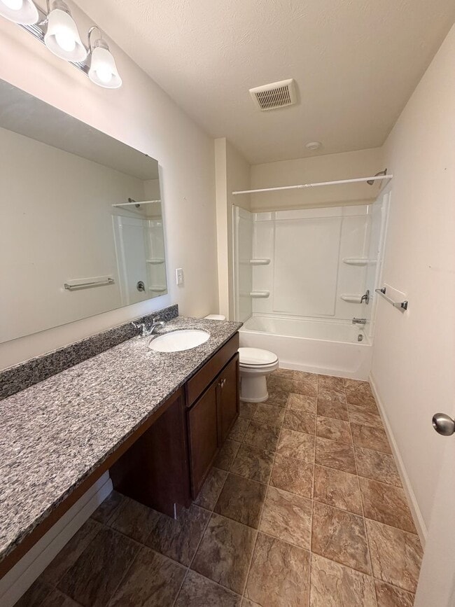 Building Photo - 15545 Westmoor Ave