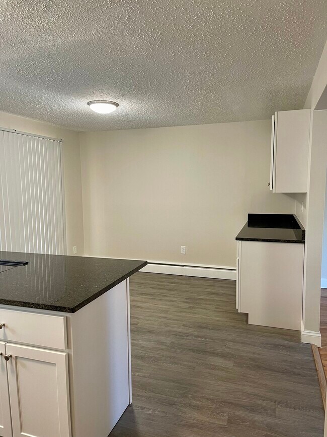 Building Photo - 173 Spruce St