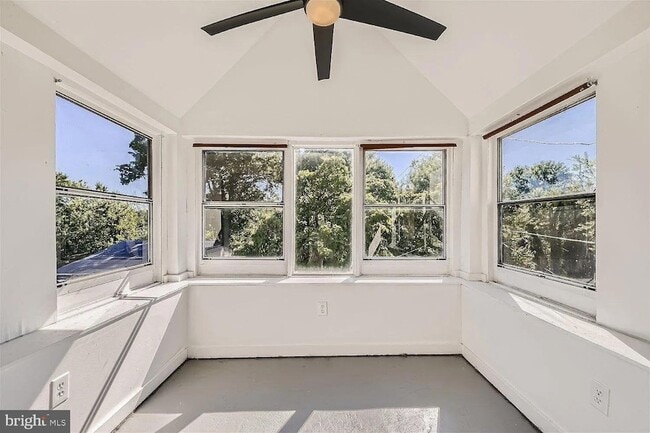 Building Photo - 3101 Gibbons Ave