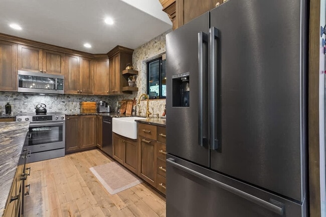 Building Photo - 18 Spur Dr