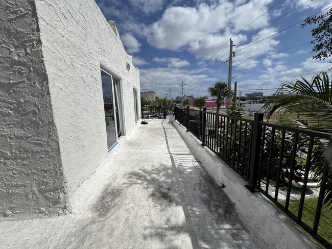 Building Photo - 1709 Mercer Ave