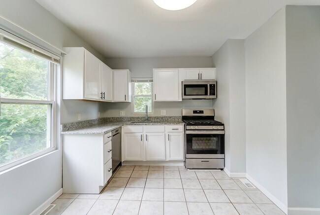 Building Photo - 2 Bedroom, 1 Bath