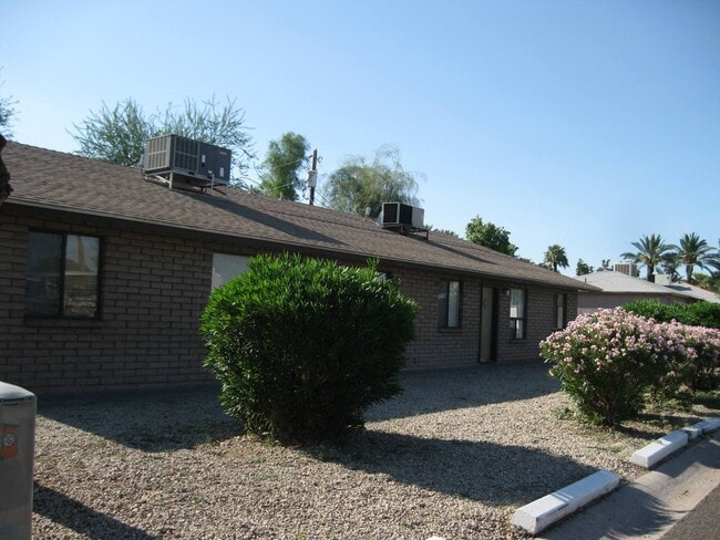 Building Photo - Yale Court