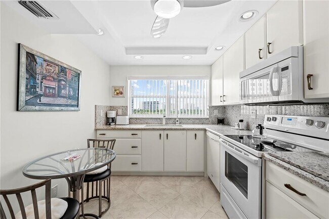 Building Photo - 3300 S Ocean Blvd