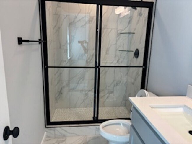 Building Photo - Stunning New Home