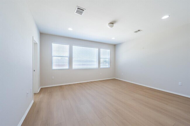 Building Photo - 1918 Tasmanian Tiger Trace