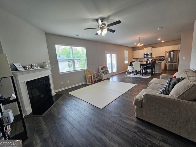 Building Photo - 52 White Spruce Wy