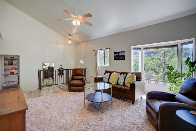Building Photo - 2807 Willow Creek Rd