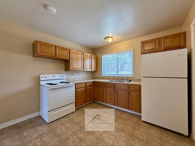 Building Photo - 1205 Hallam Ave