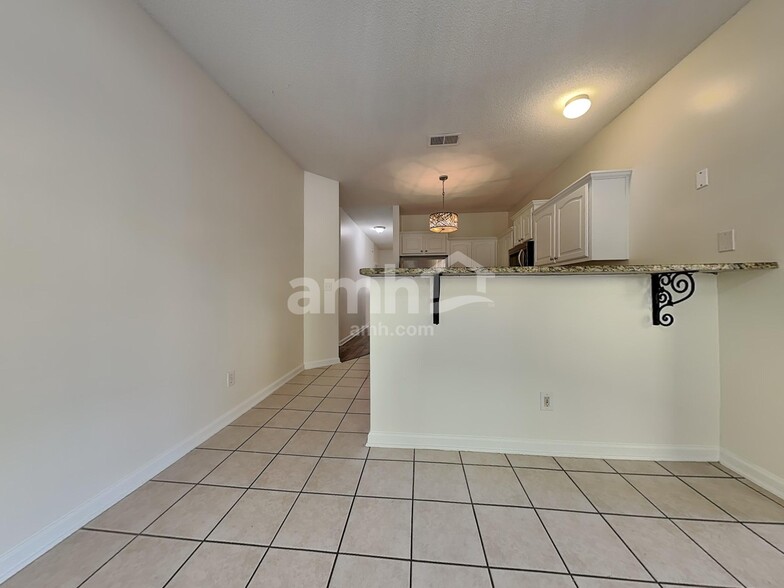 Building Photo - 3864 Lake Village Cv