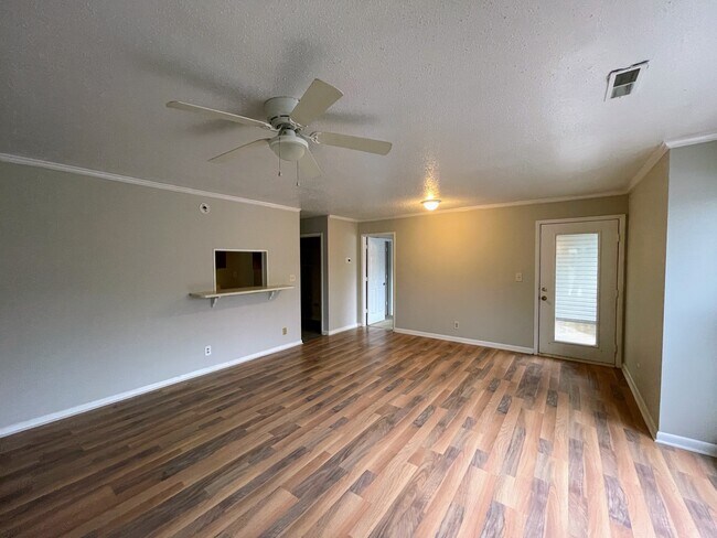 Building Photo - 5001-5007 7 Pine Cir