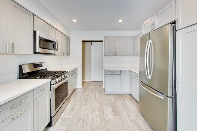 Building Photo - 106 Regency Dr