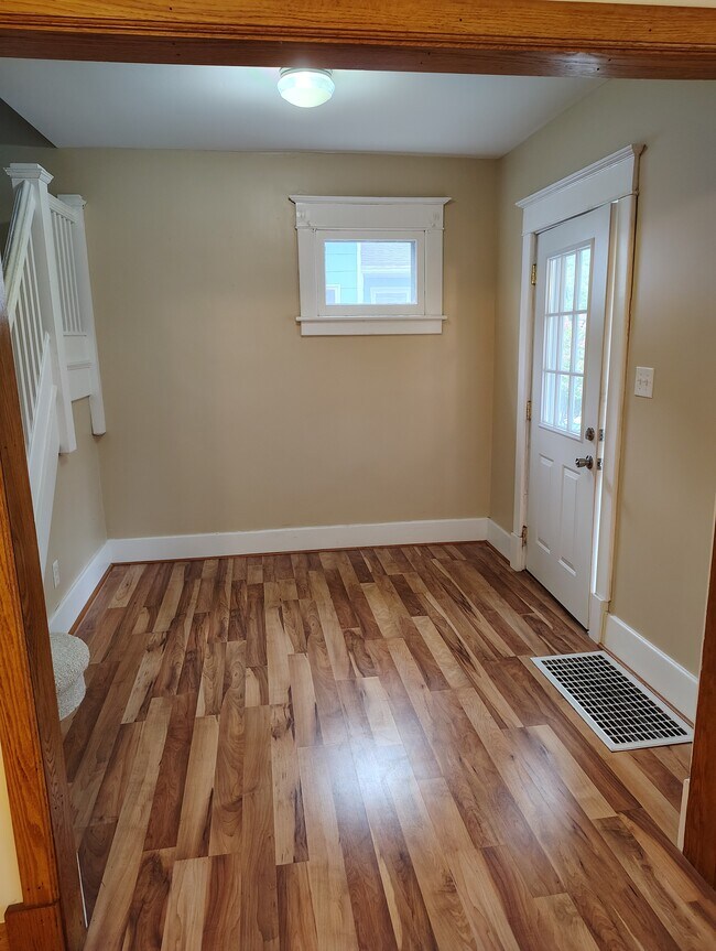 Building Photo - 186 Westfield Rd