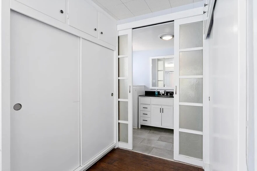 Building Photo - 58632 Barron Dr