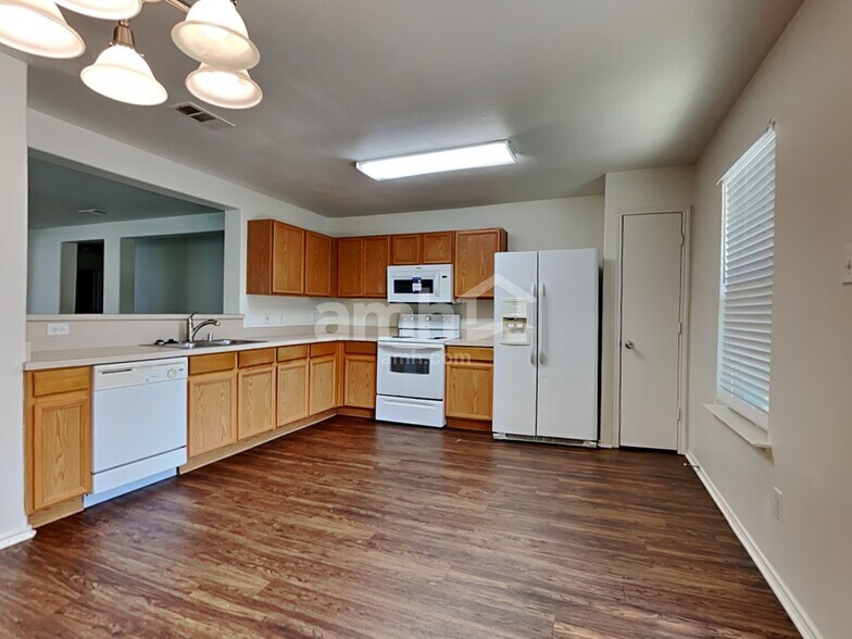 Building Photo - 1352 N Cozumel St