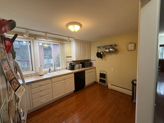 Building Photo - 4 Longwood Dr