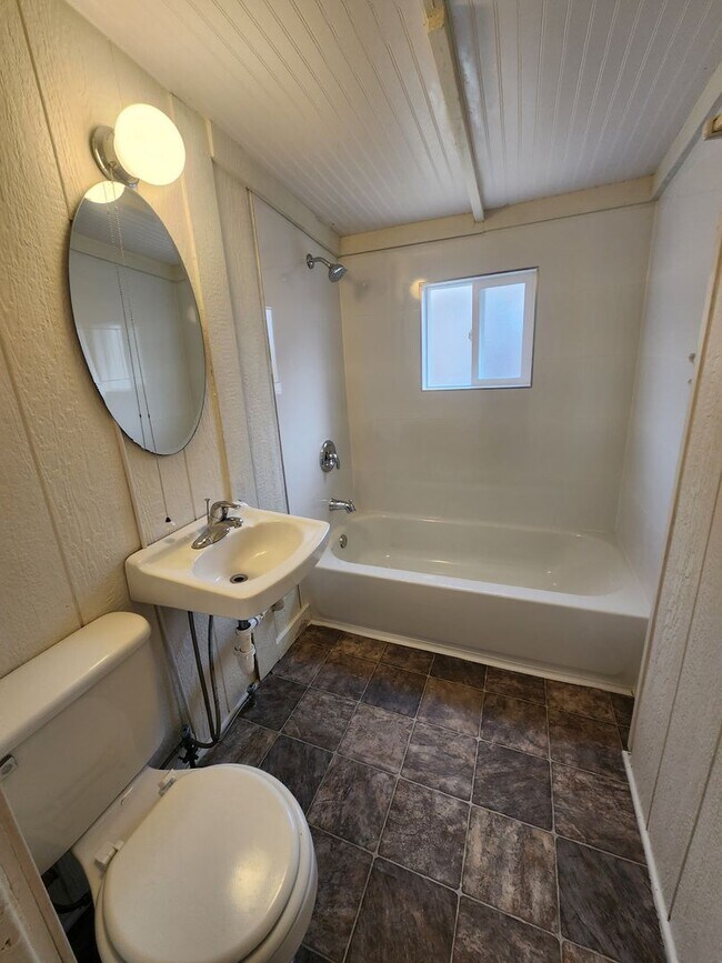 Building Photo - n17290