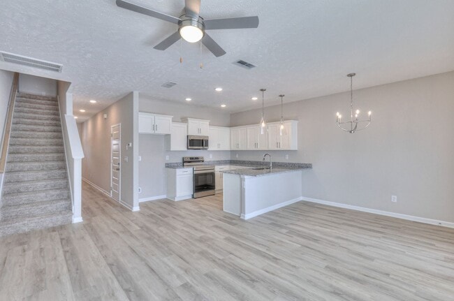 Building Photo - 1/2 OFF MOVE IN SPECIAL....BRAND NEW Luxury Townhome in Tullahoma!!