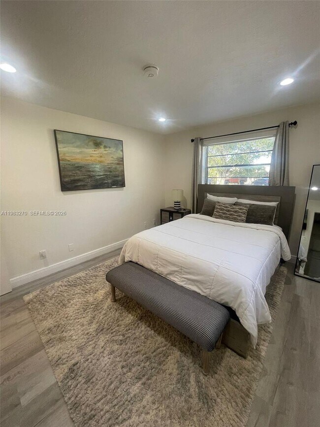 Building Photo - 1736 N 16th Ct