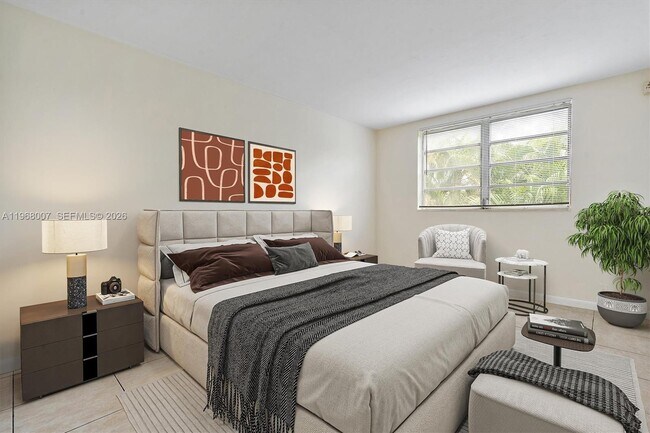 Building Photo - 1715 N 16th Ave