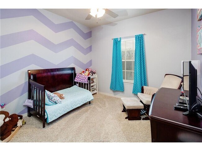 Building Photo - August 2025 Move In! Beautiful 3 Bed, 3.5 ...