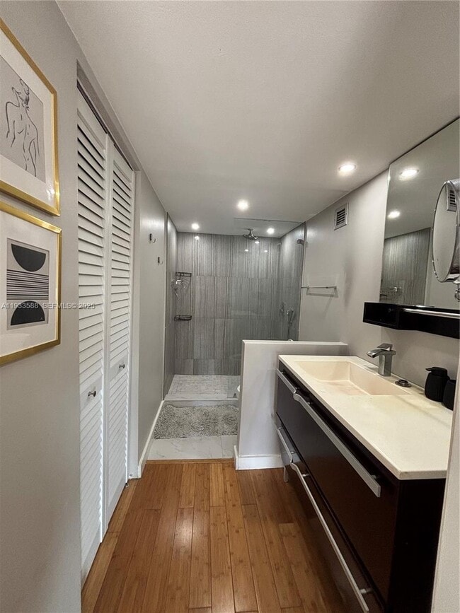 Building Photo - 600 NE 36th St