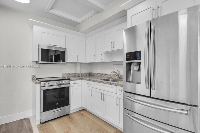 Building Photo - 3334 SW 24th Ter