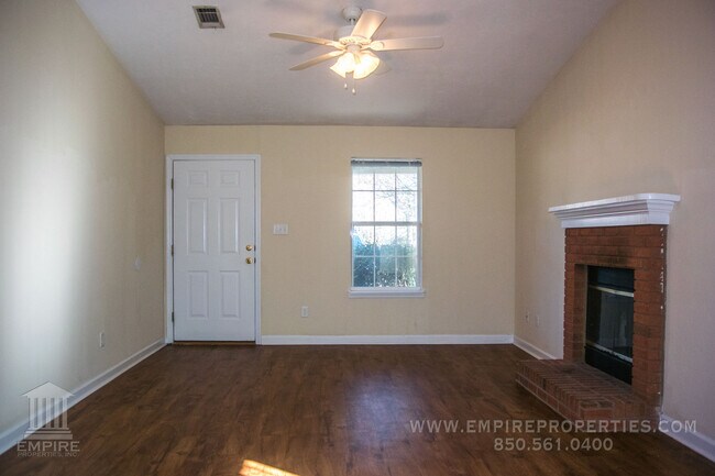 Building Photo - Quiet Townhome With Large Yard