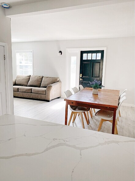 Building Photo - 25612 Lucille Ave