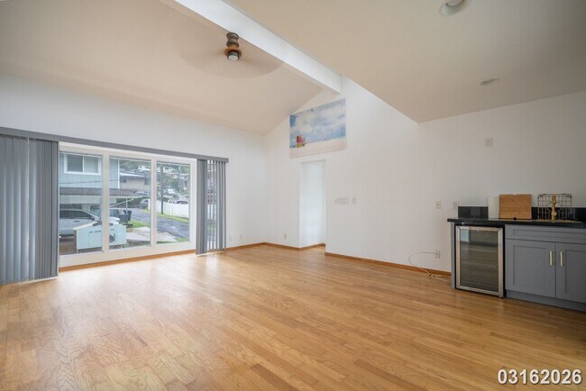 Building Photo - 4 Bed 3 Bath in Kalihi Valley