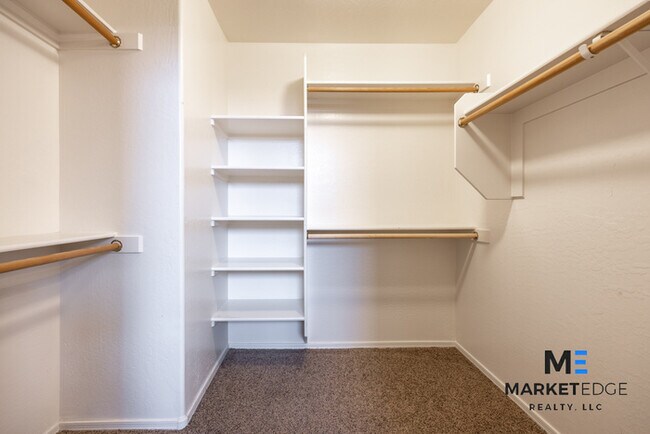 Building Photo - 3Bed/2Bath House at Litchfield Rd/Camelbac...