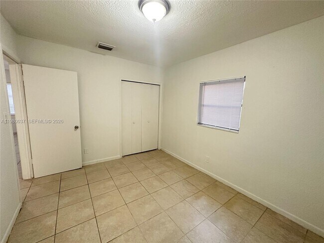 Building Photo - 148 NW 14th Way