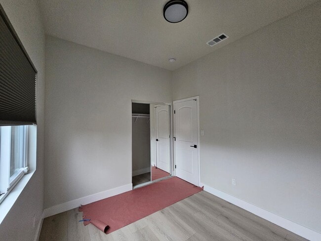 Building Photo - 886 Barri Dr