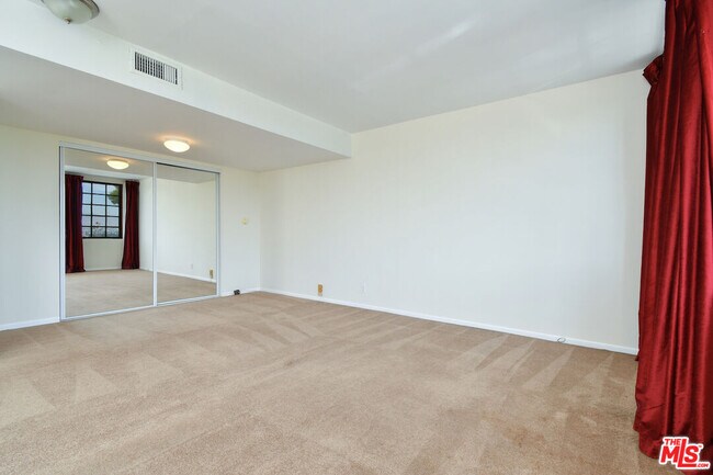 Building Photo - 3682 Berry Dr