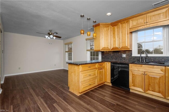 Building Photo - 821 Gene Crescent